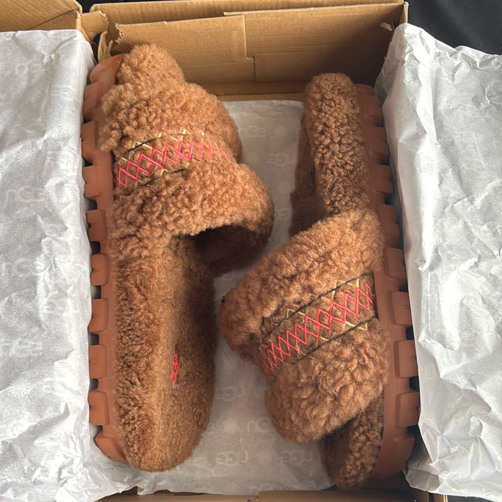 Women’s fuzzy UGG slides